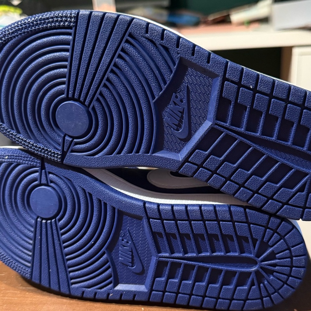 Jordan Women Blue Sneakers size 7 - Picture 4 of 4
